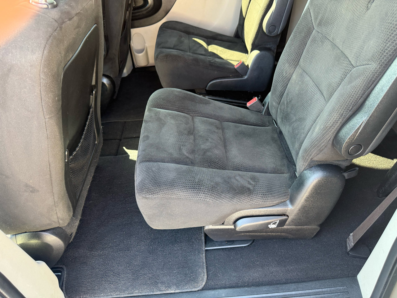 Used 2016 Dodge Grand Caravan SXT image 41