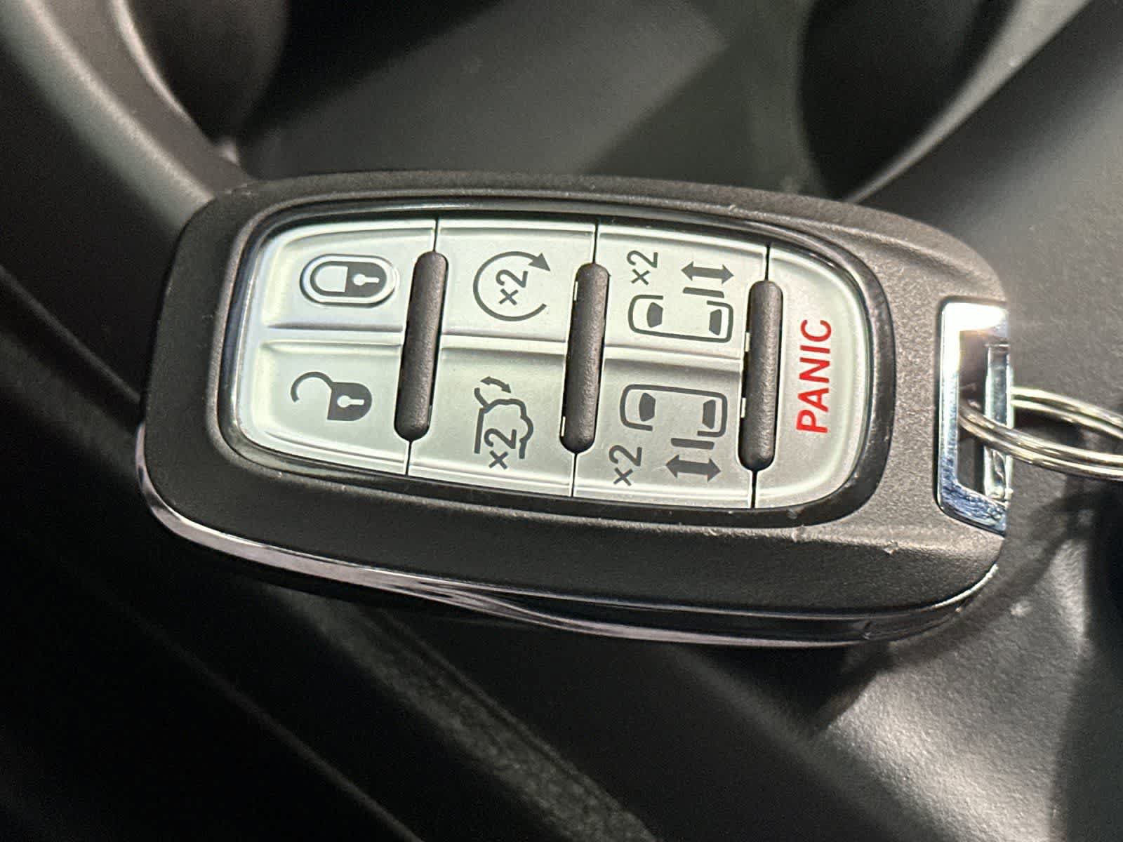 Used 2026 Chrysler Pacifica Select FWD image 30