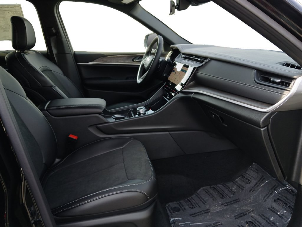 New 2027 Jeep Grand Cherokee L 2WD image 24