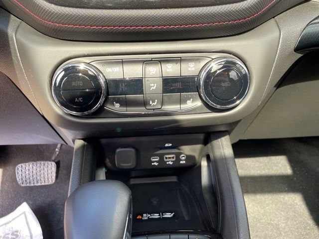 Used 2023 Chevrolet TrailBlazer RS w/ Sun and Liftgate Package image 16