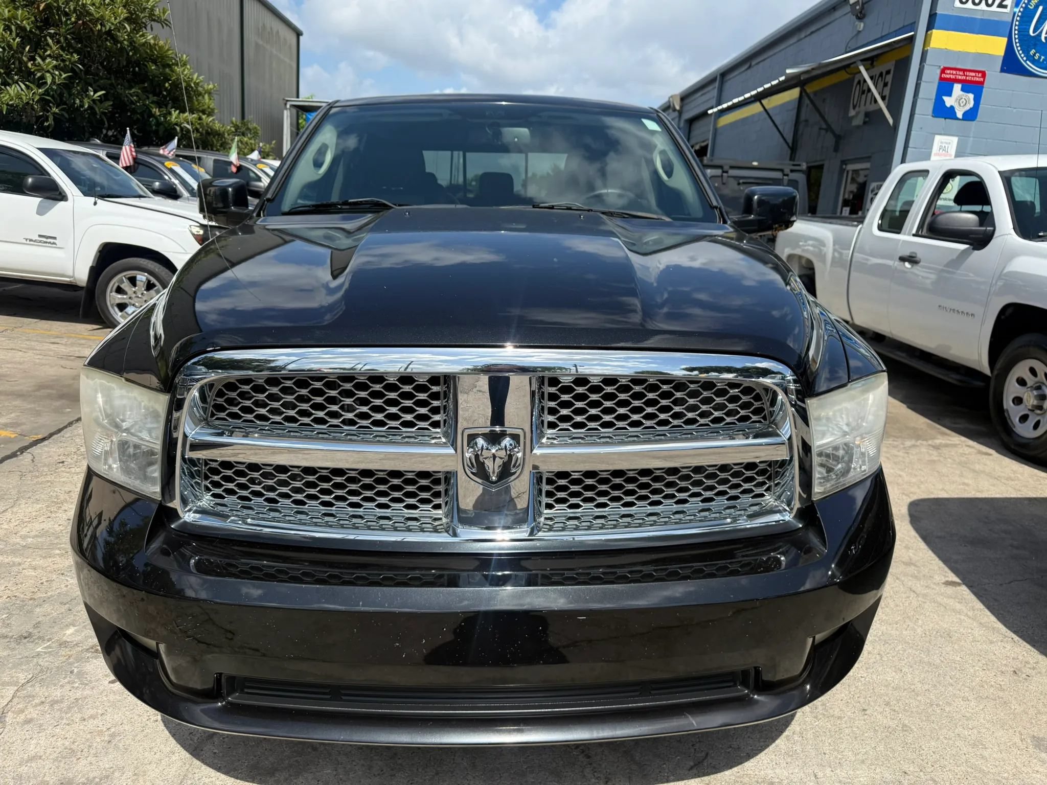 Used 2009 Dodge Ram 1500 Truck Sport RWD image 2