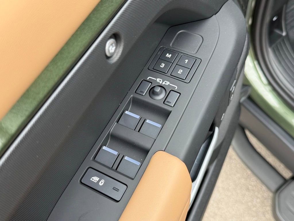 New 2026 Land Rover Defender 110 X-Dynamic SE image 15
