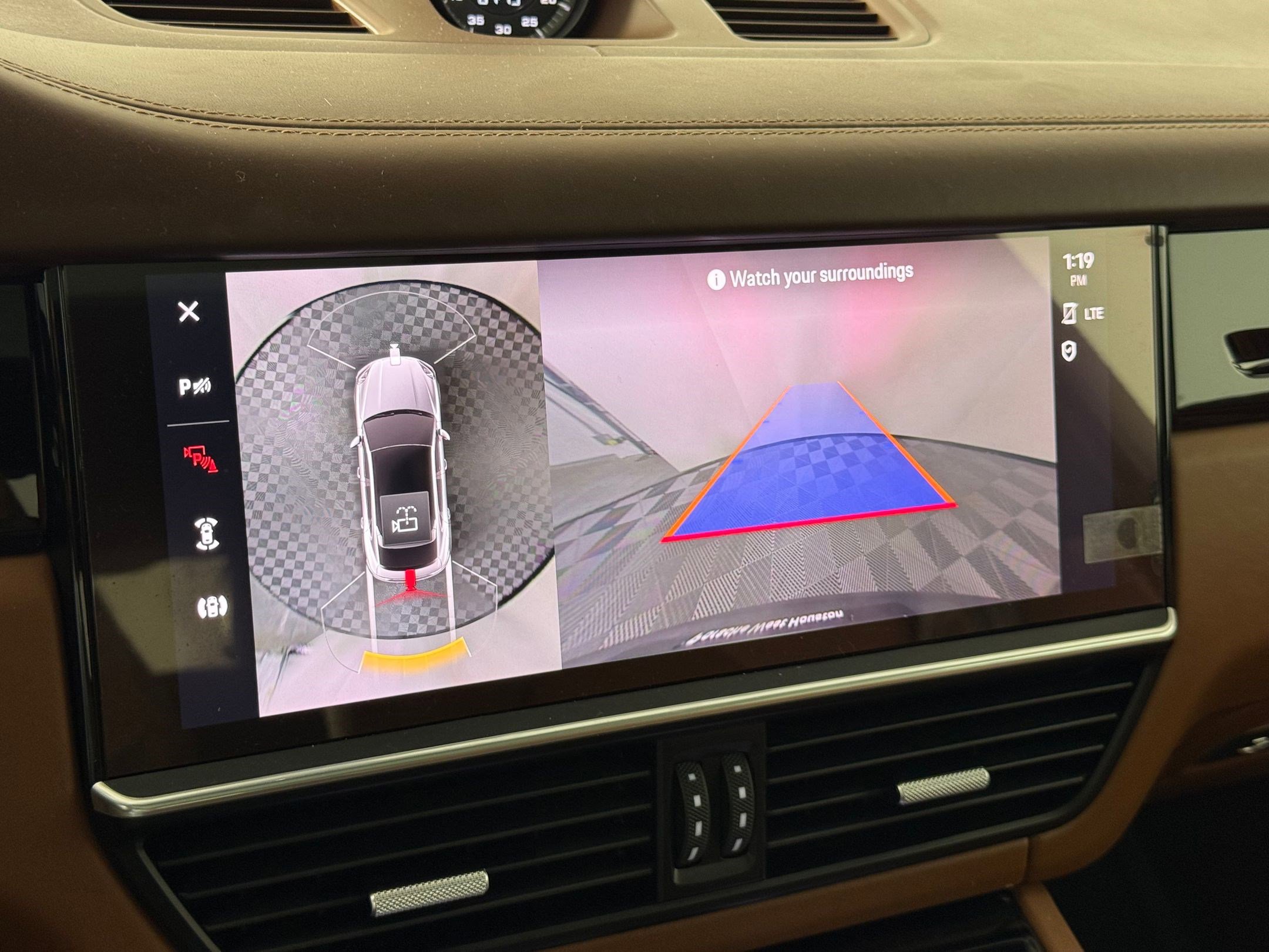 Certified 2023 Porsche Cayenne Platinum Edition image 25