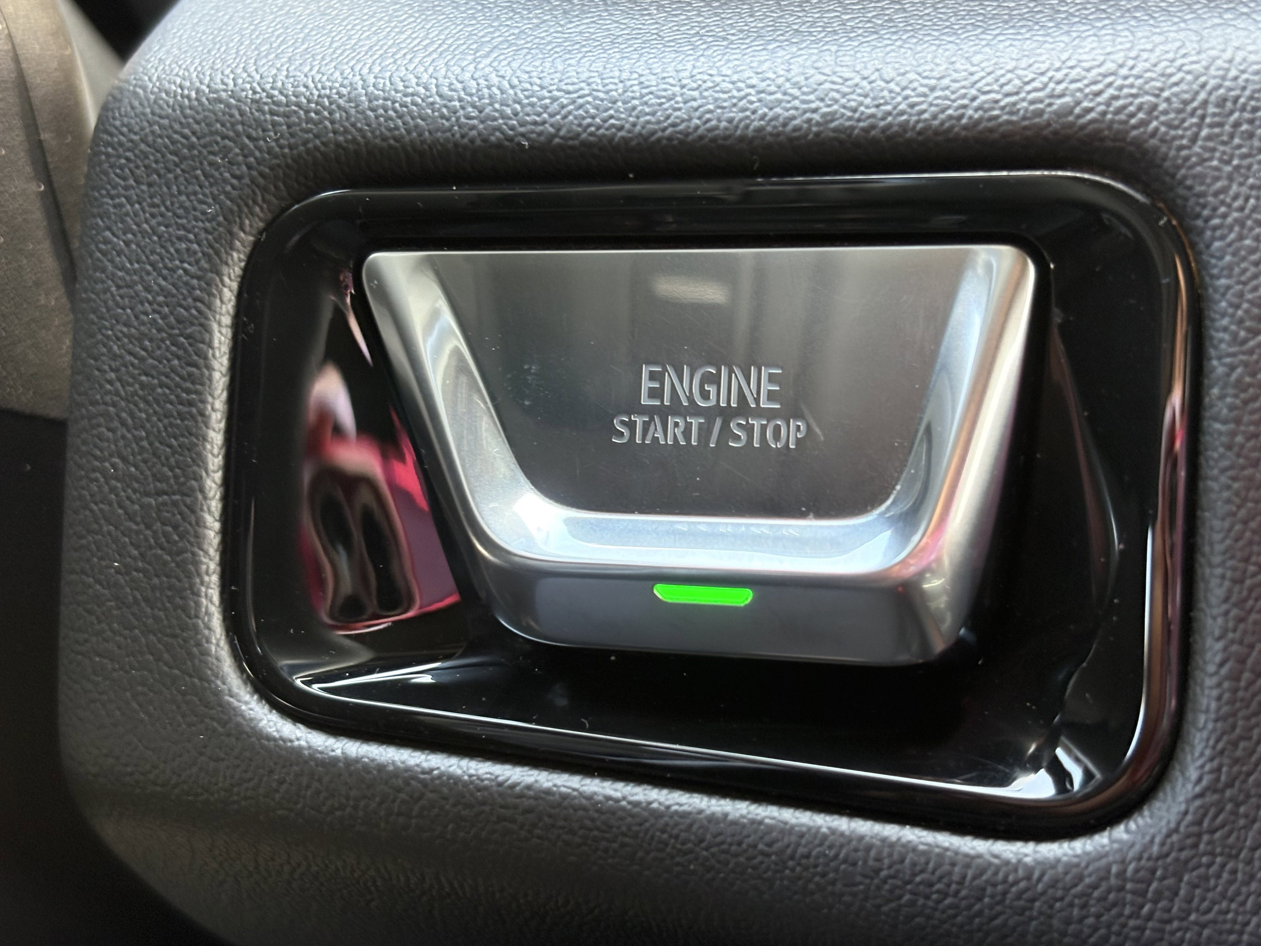 Used 2025 GMC Yukon XL Denali AWD/4WD image 26