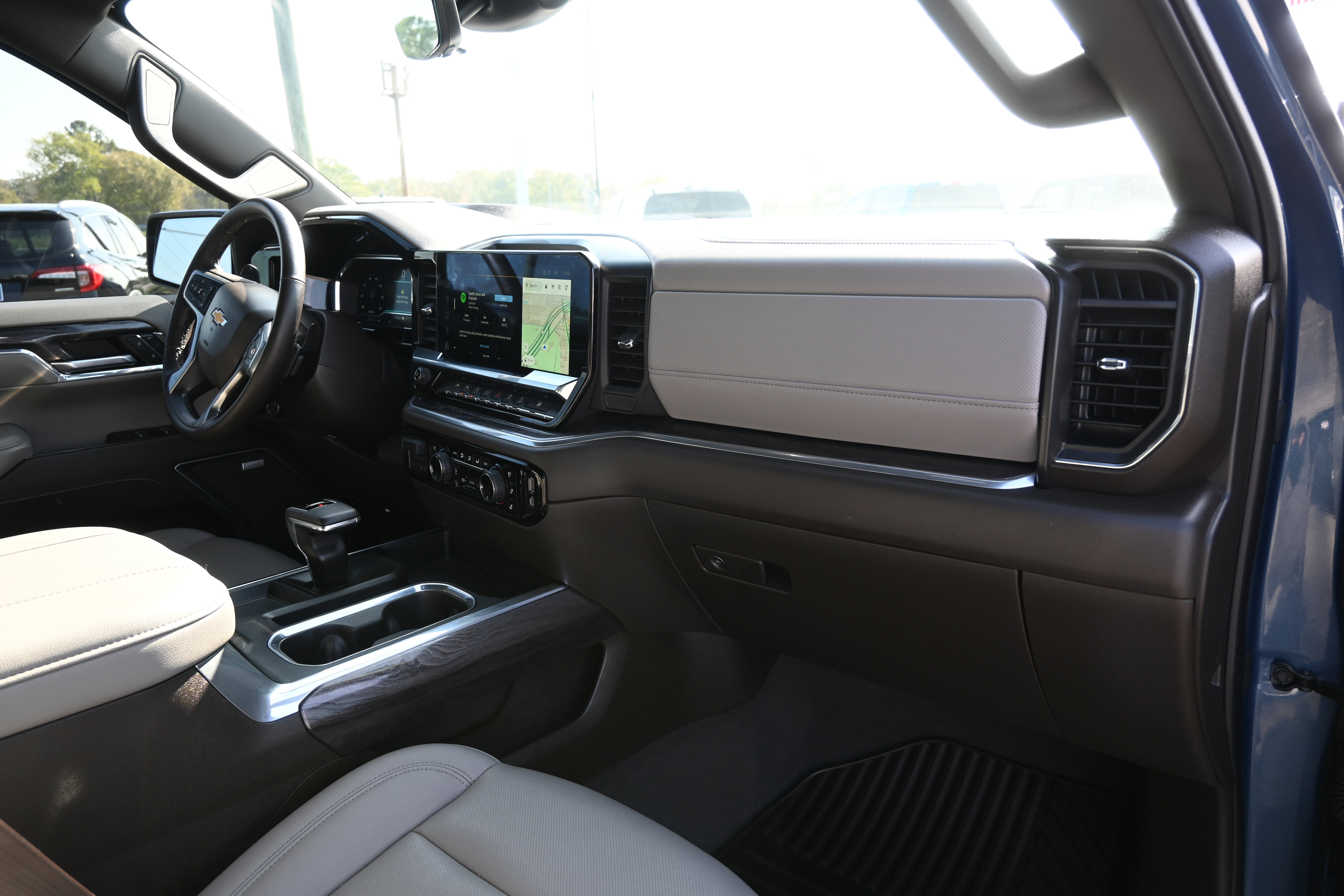 Used 2024 Chevrolet Silverado 1500 LTZ w/ Technology Package image 18