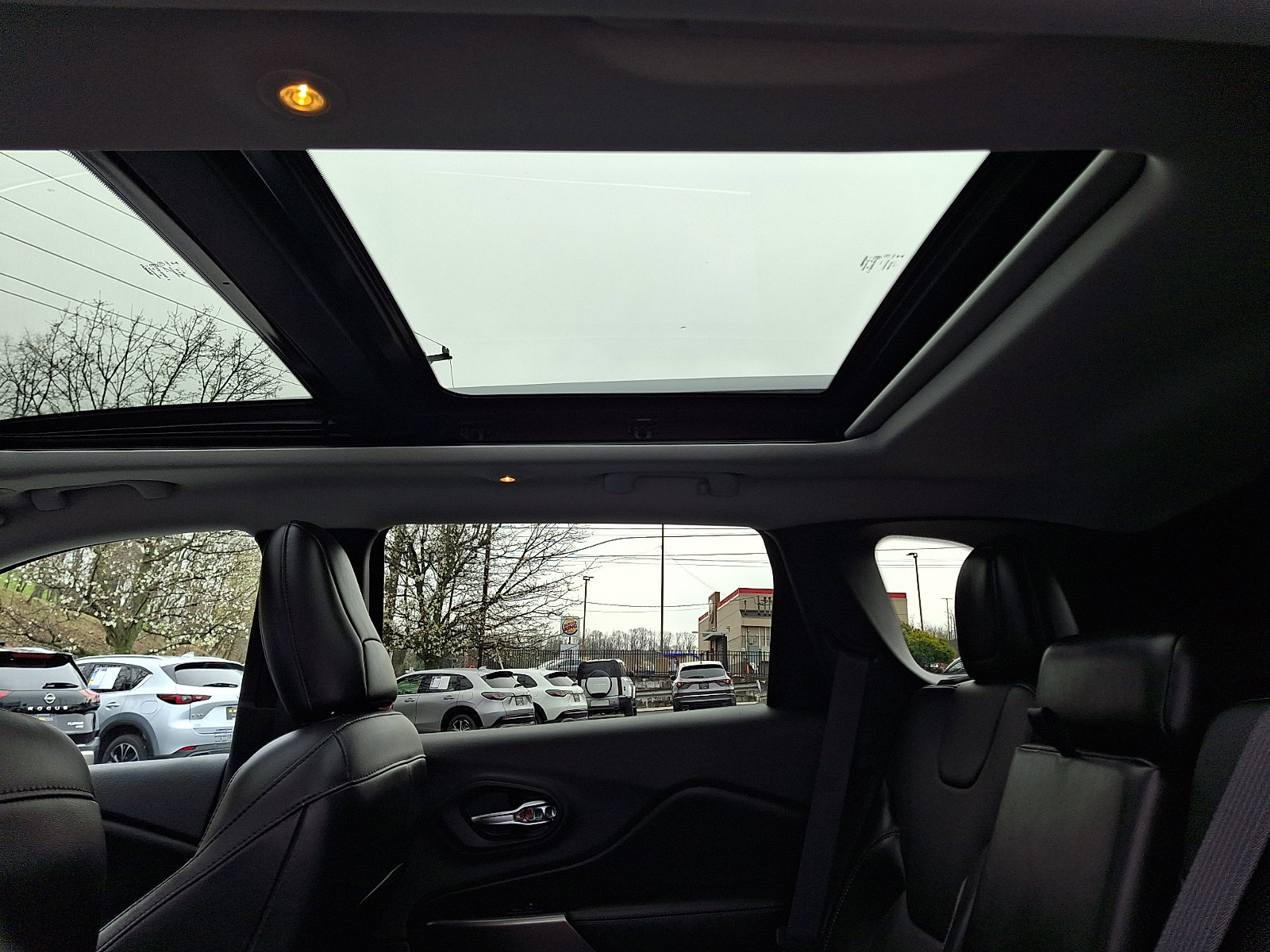 Used 2020 Jeep Cherokee Latitude Lux w/ Comfort/Convenience Group image 11