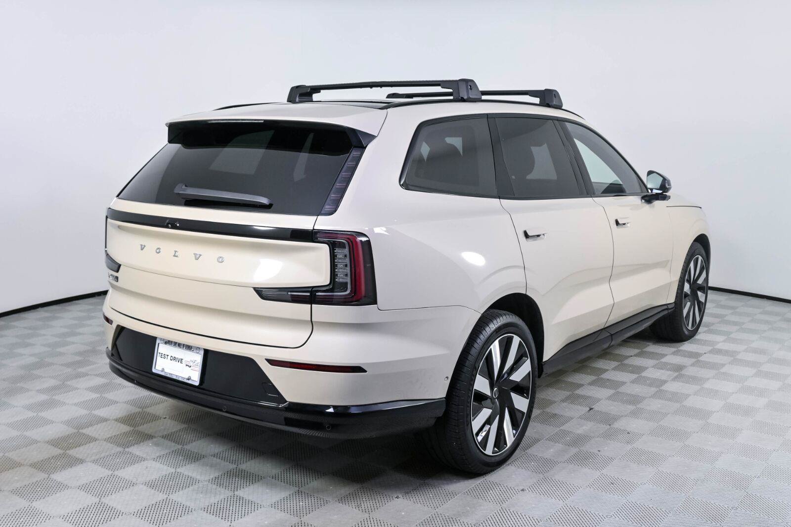 Used 2025 Volvo EX90 Ultra AWD/4WD image 31