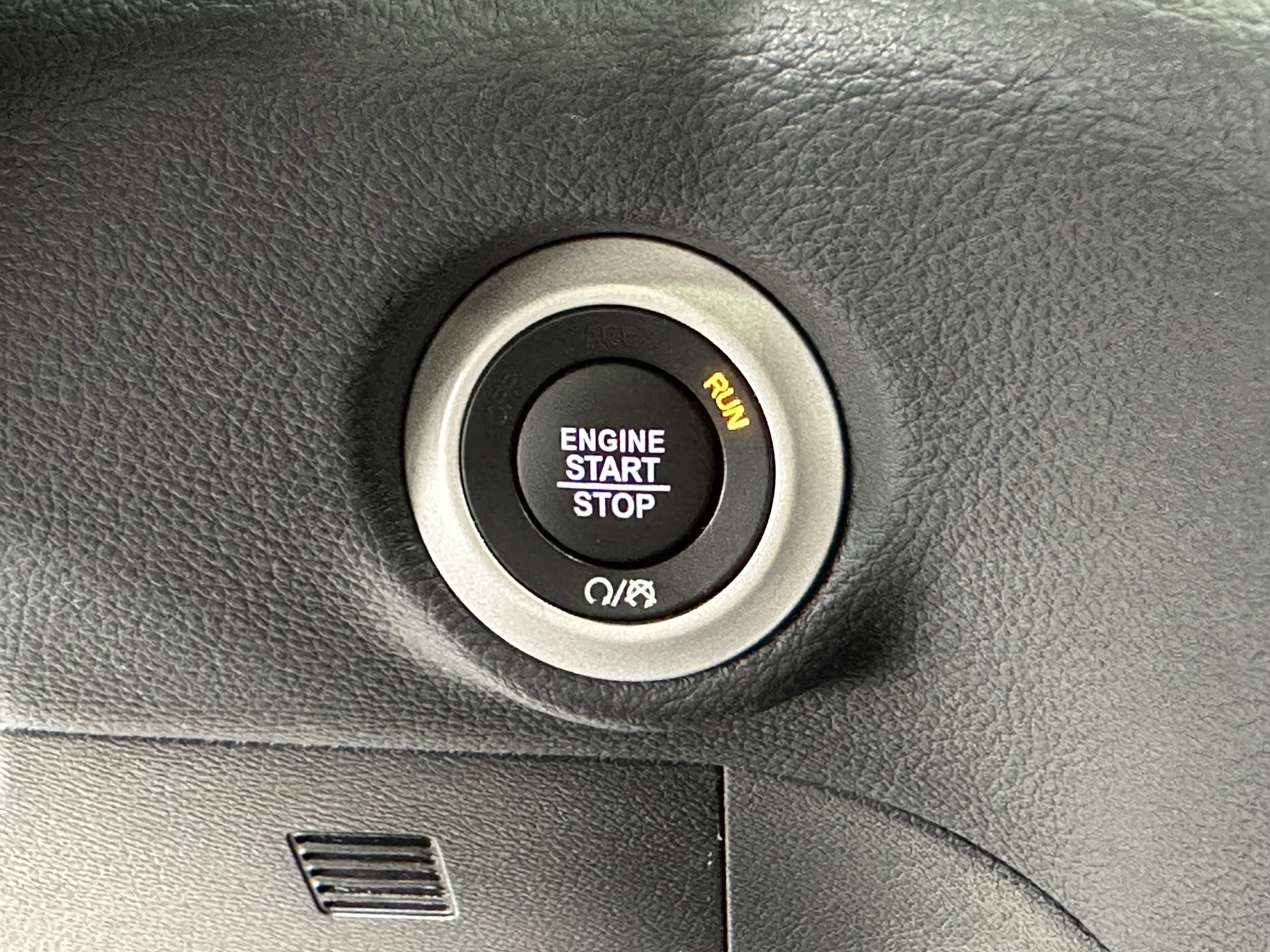 Used 2025 Chrysler Pacifica Limited image 27