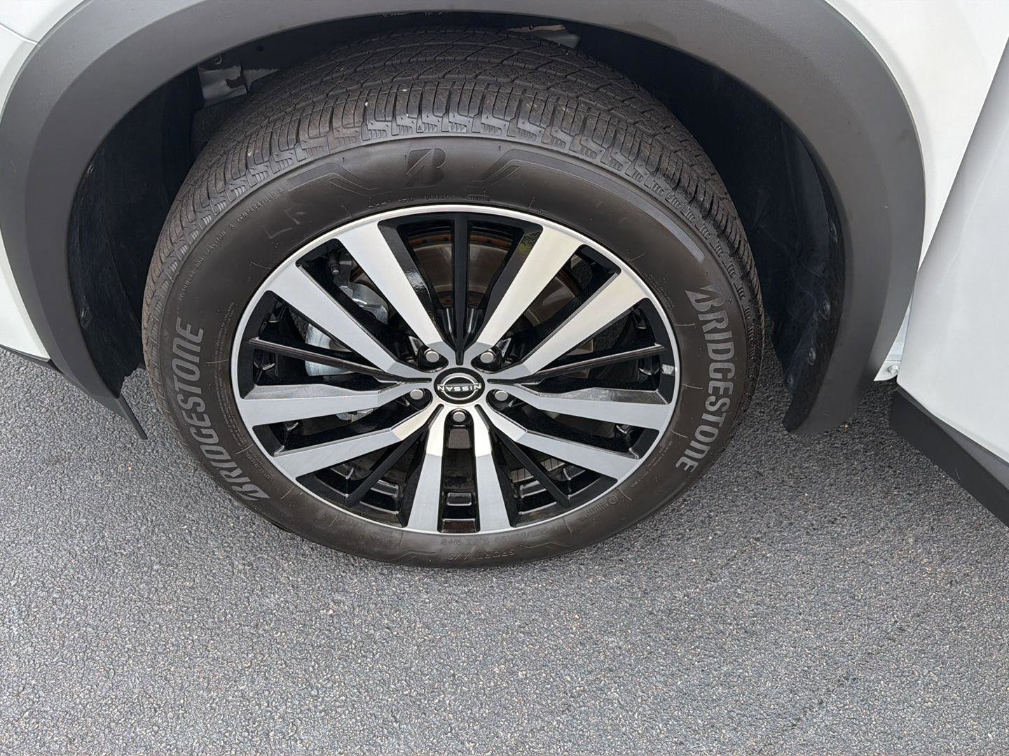 Used 2025 Nissan Pathfinder Platinum FWD image 41