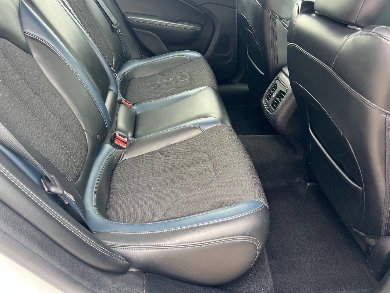 Used 2015 Chrysler 200 S w/ Comfort Group image 18