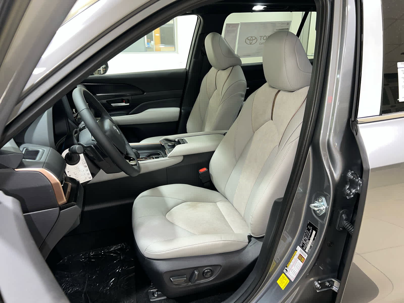 New 2026 Toyota Grand Highlander AWD Hybrid image 17