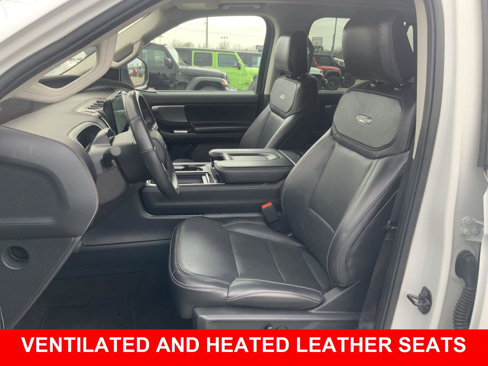 Used 2025 Ford Expedition Platinum image 5