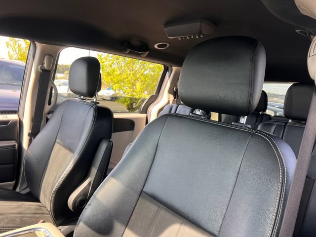 Used 2019 Dodge Grand Caravan SXT FWD image 12
