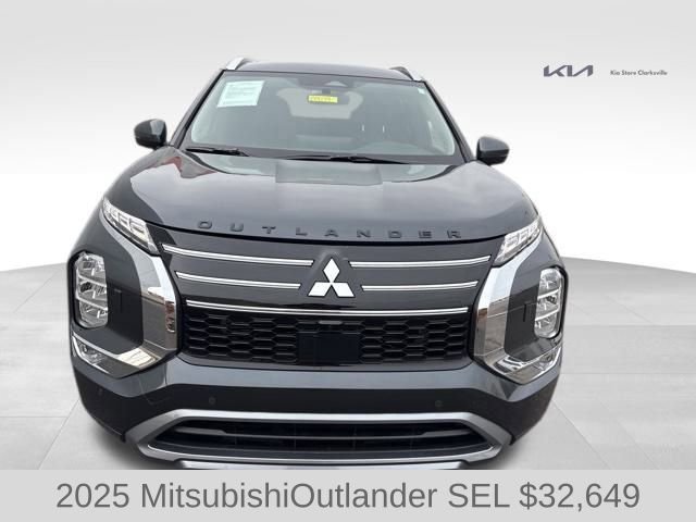 Used 2025 Mitsubishi Outlander SEL image 3