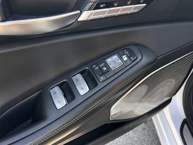 Used 2018 Genesis G90 3.3T Premium AWD/4WD image 12