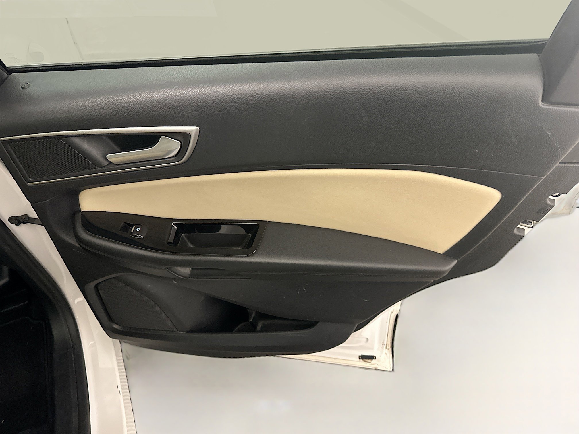 Used 2016 Ford Edge SEL w/ Equipment Group 201A AWD/4WD image 31