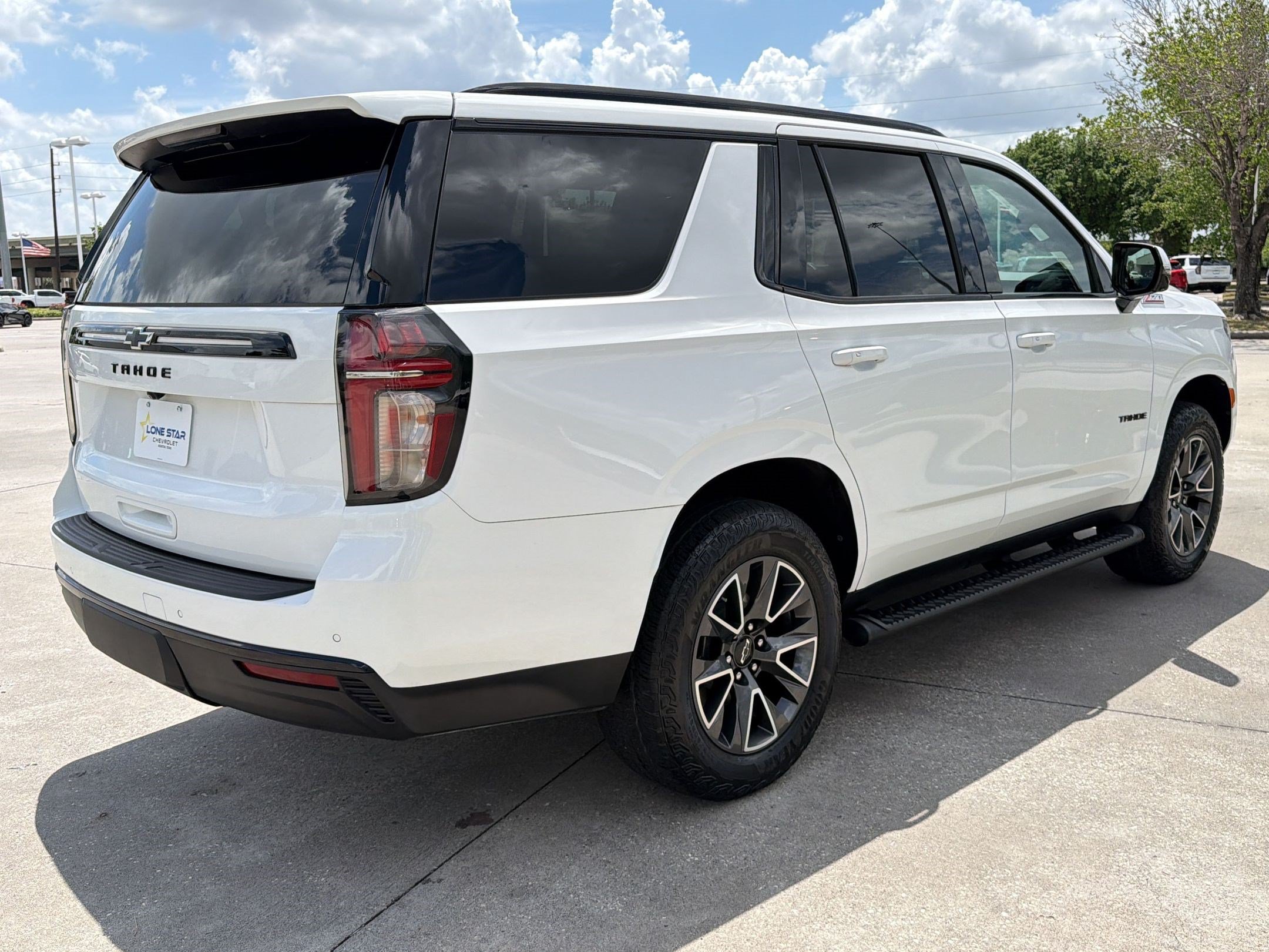 Used 2023 Chevrolet Tahoe Z71 w/ Luxury Package AWD/4WD image 8