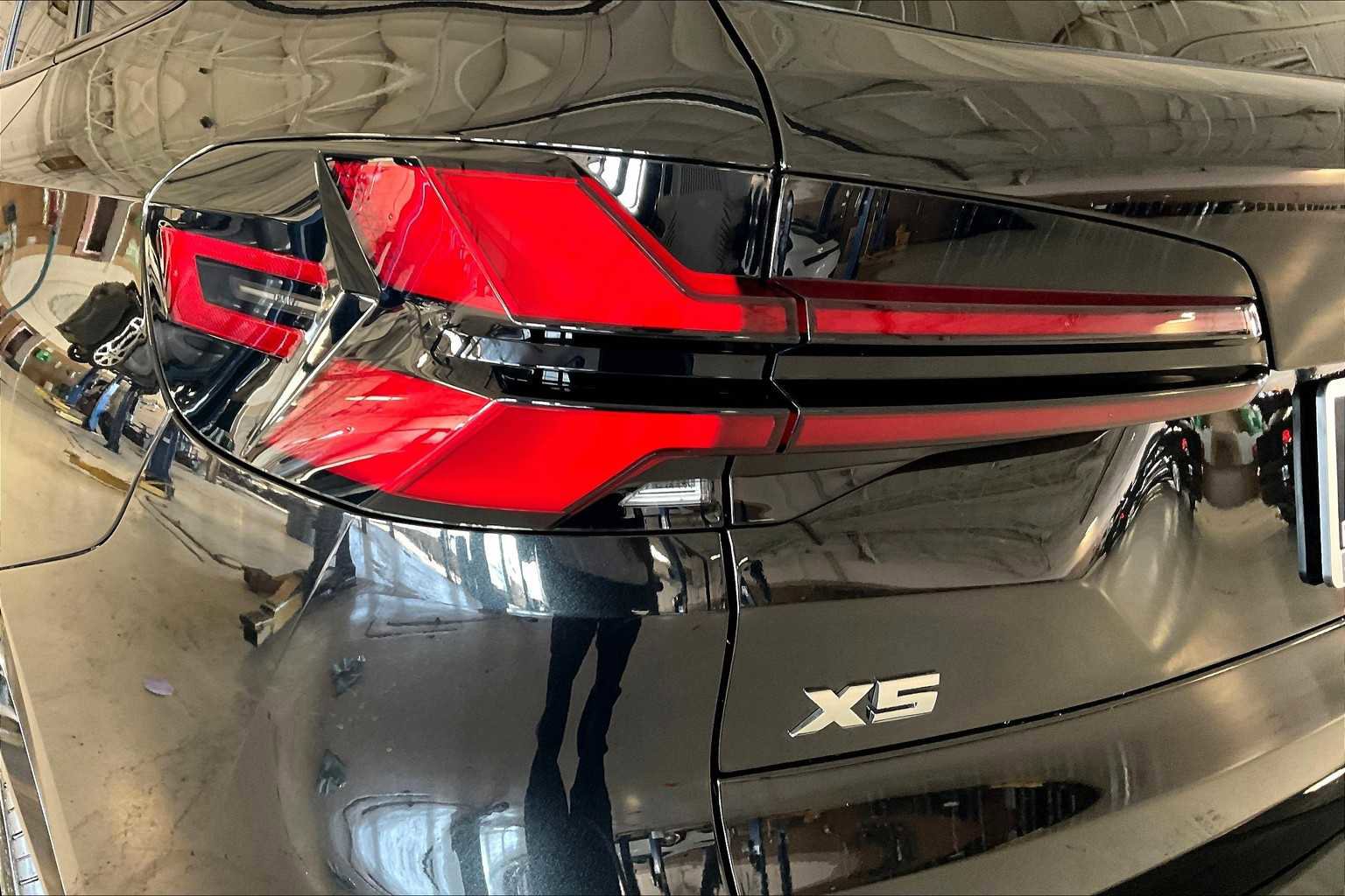 New 2026 BMW X5 M60i image 14