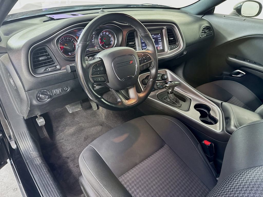 Used 2019 Dodge Challenger R/T w/ Driver Convenience Group image 9
