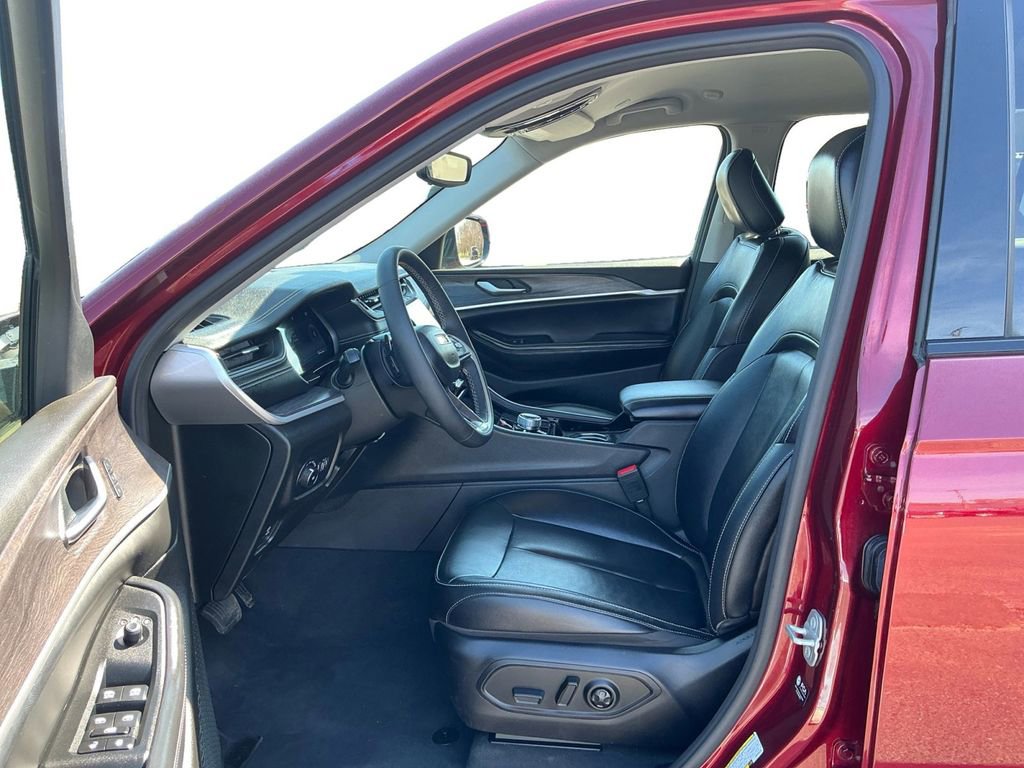 Used 2023 Jeep Grand Cherokee L Limited image 14