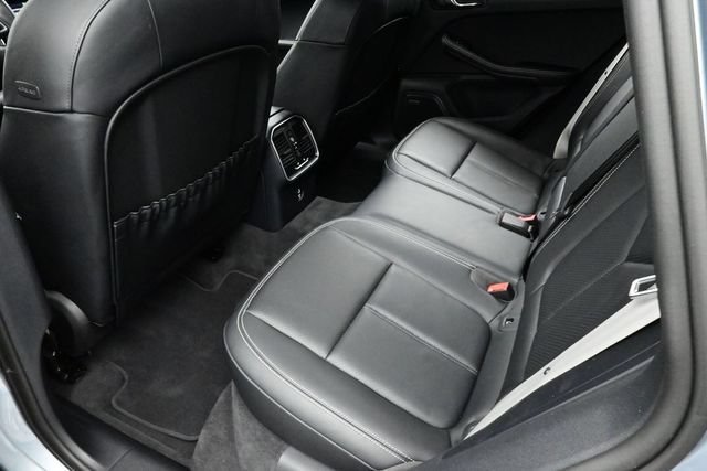 Certified 2025 Porsche Macan AWD/4WD image 15