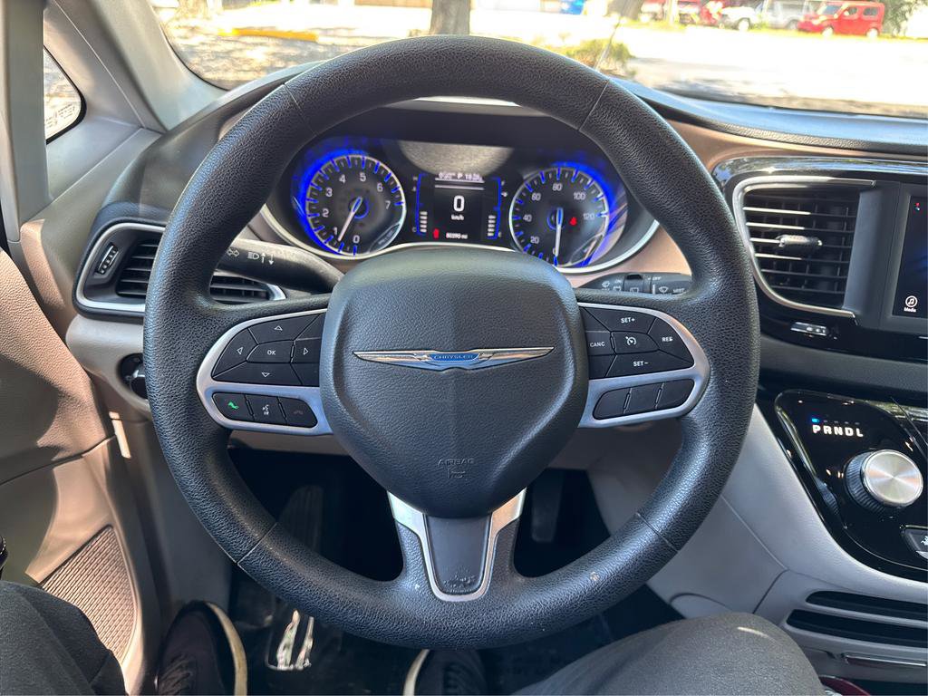 Used 2020 Chrysler Voyager Lxi FWD image 26