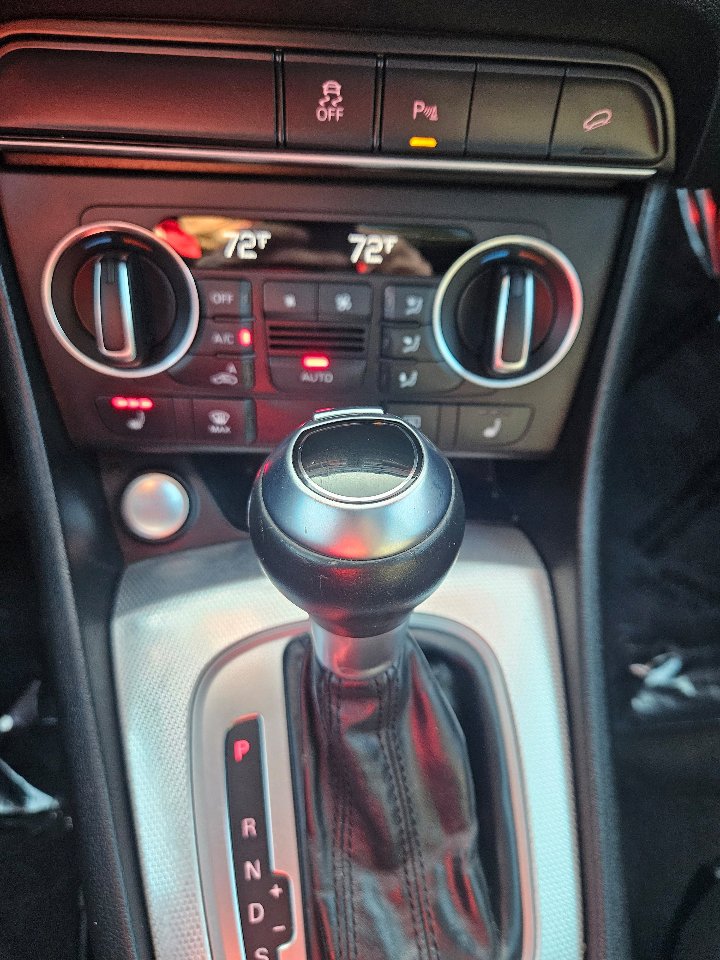 Used 2016 Audi Q3 2.0T Premium Plus w/ Technology Package image 16