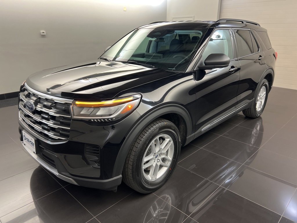 Used 2025 Ford Explorer Active image 3