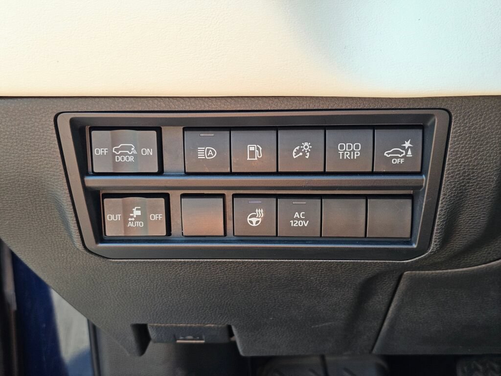 Used 2023 Toyota Sequoia Platinum AWD/4WD image 36