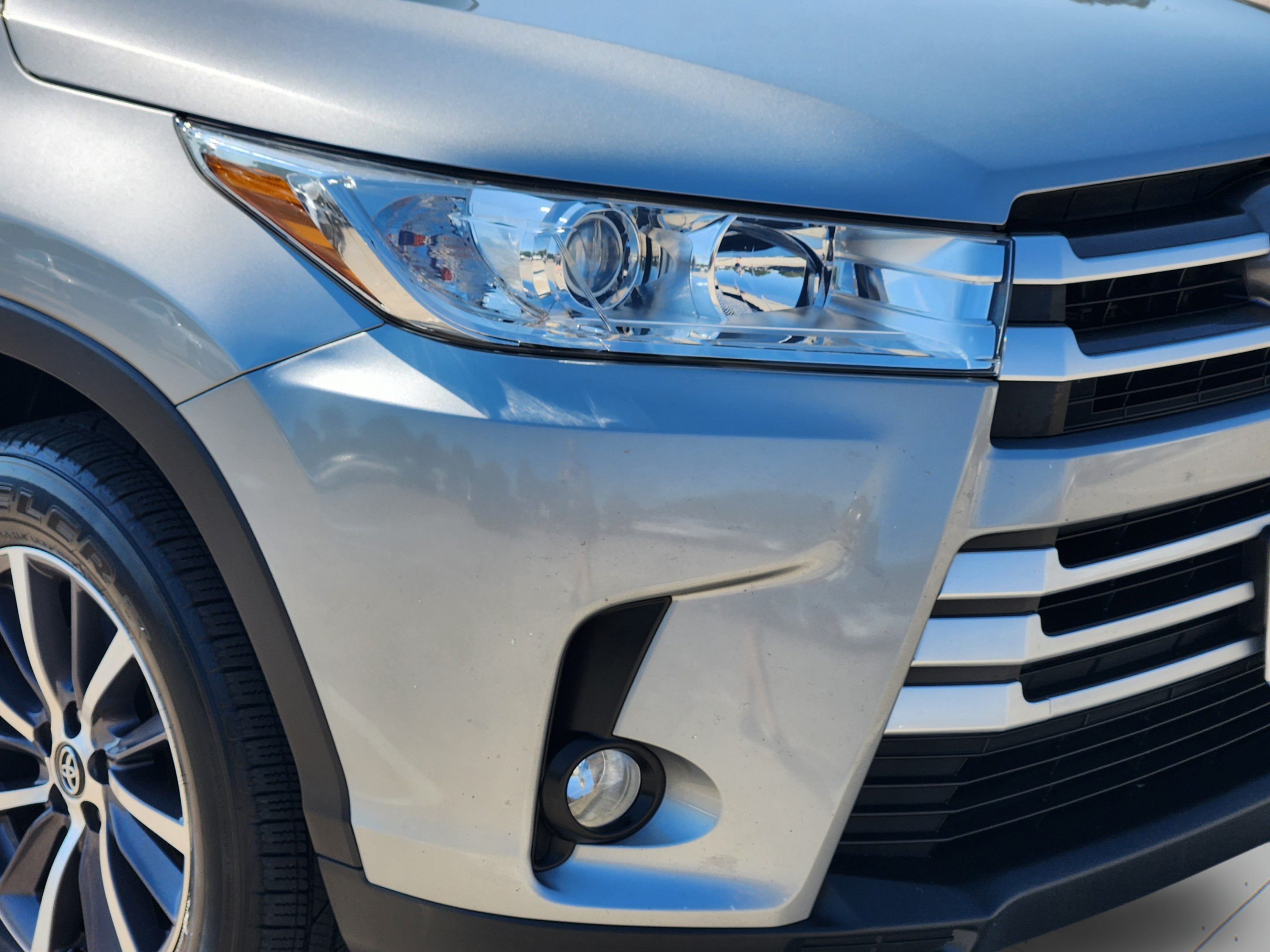 Used 2017 Toyota Highlander XLE AWD/4WD image 32