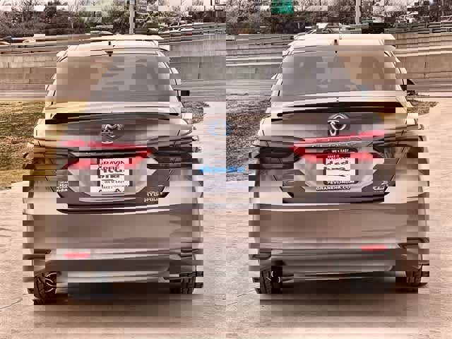 Used 2022 Toyota Camry XLE image 6