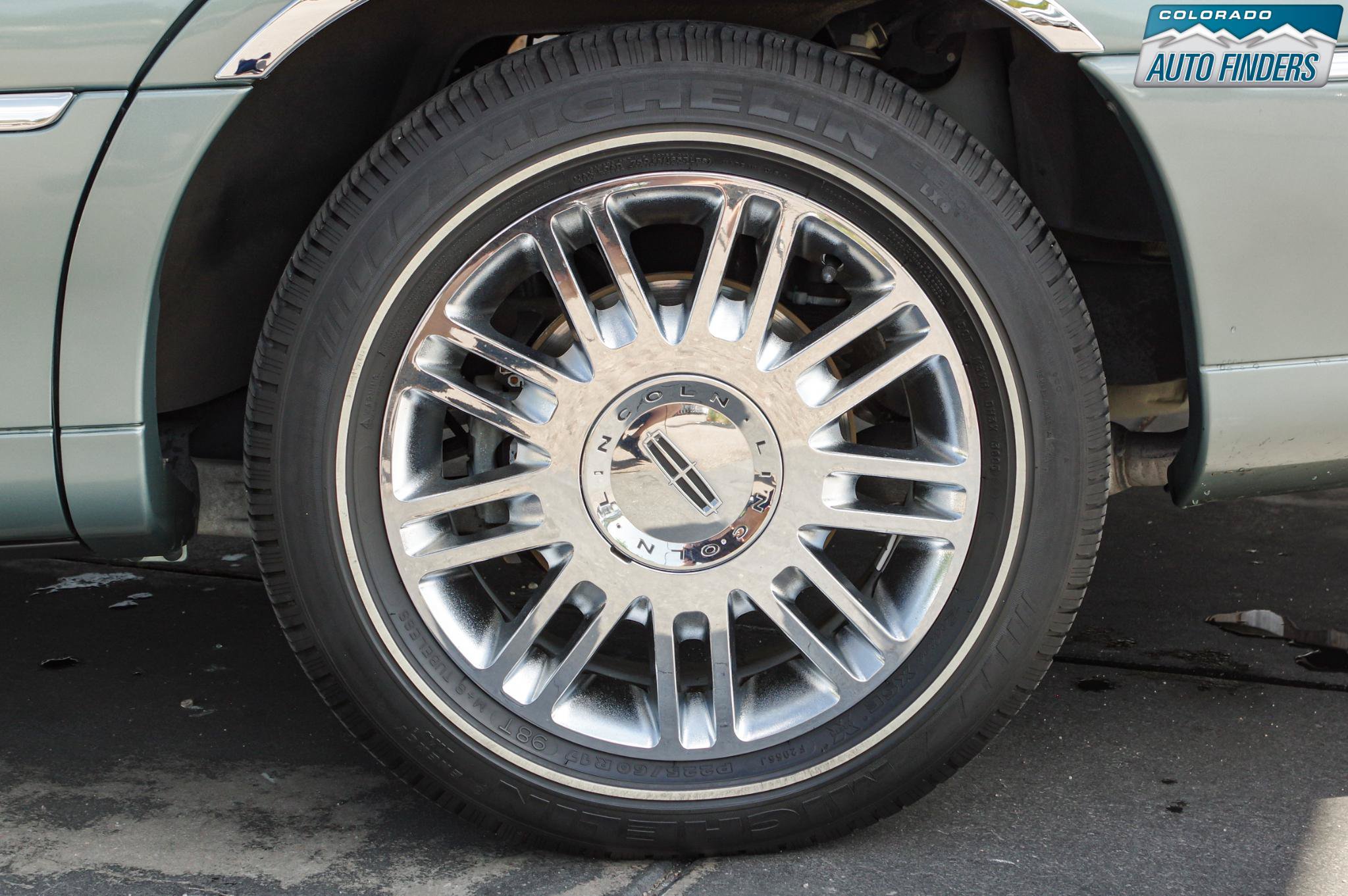 Used 2006 Lincoln Town Car Signature Limited RWD image 24
