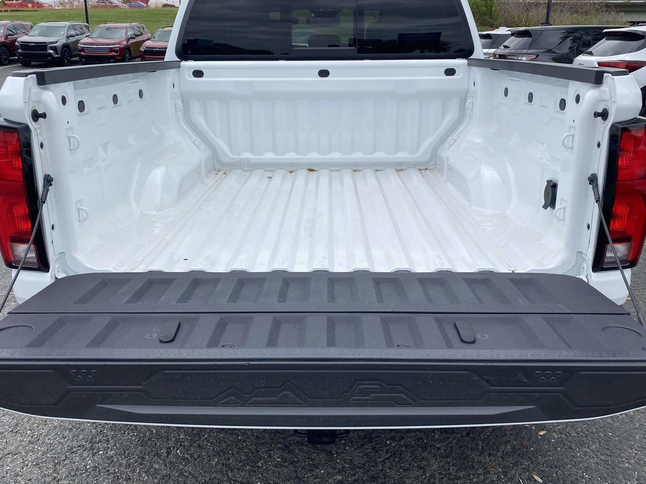 Used 2024 Chevrolet Colorado LT w/ LT Convenience Package III image 8
