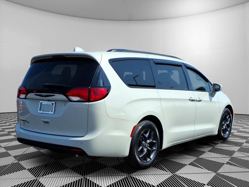 Used 2020 Chrysler Pacifica Touring-L Plus FWD image 5