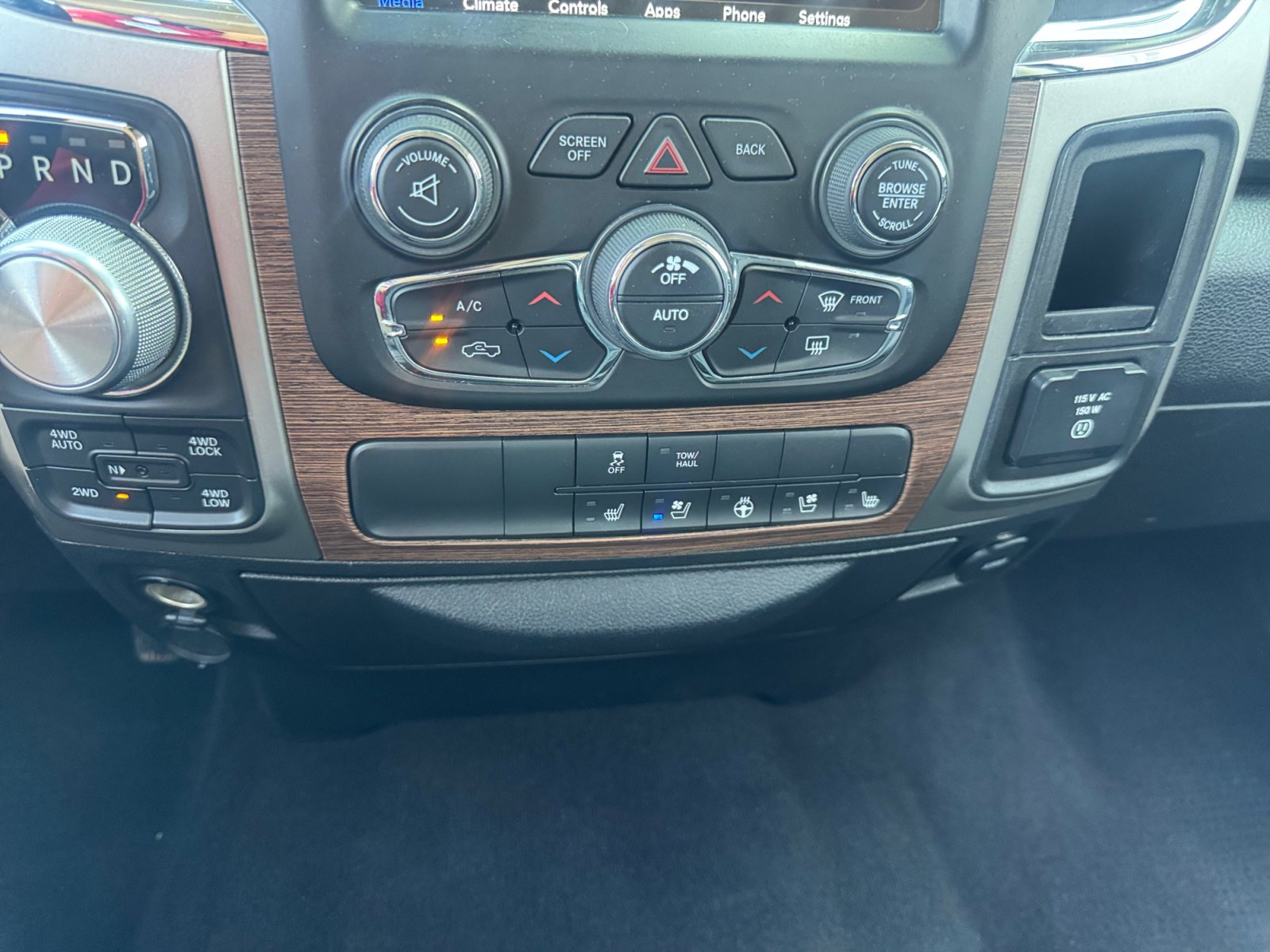 Used 2018 RAM 1500 Laramie AWD/4WD image 12