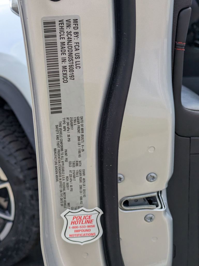 Used 2025 Jeep Compass Trailhawk AWD/4WD image 35