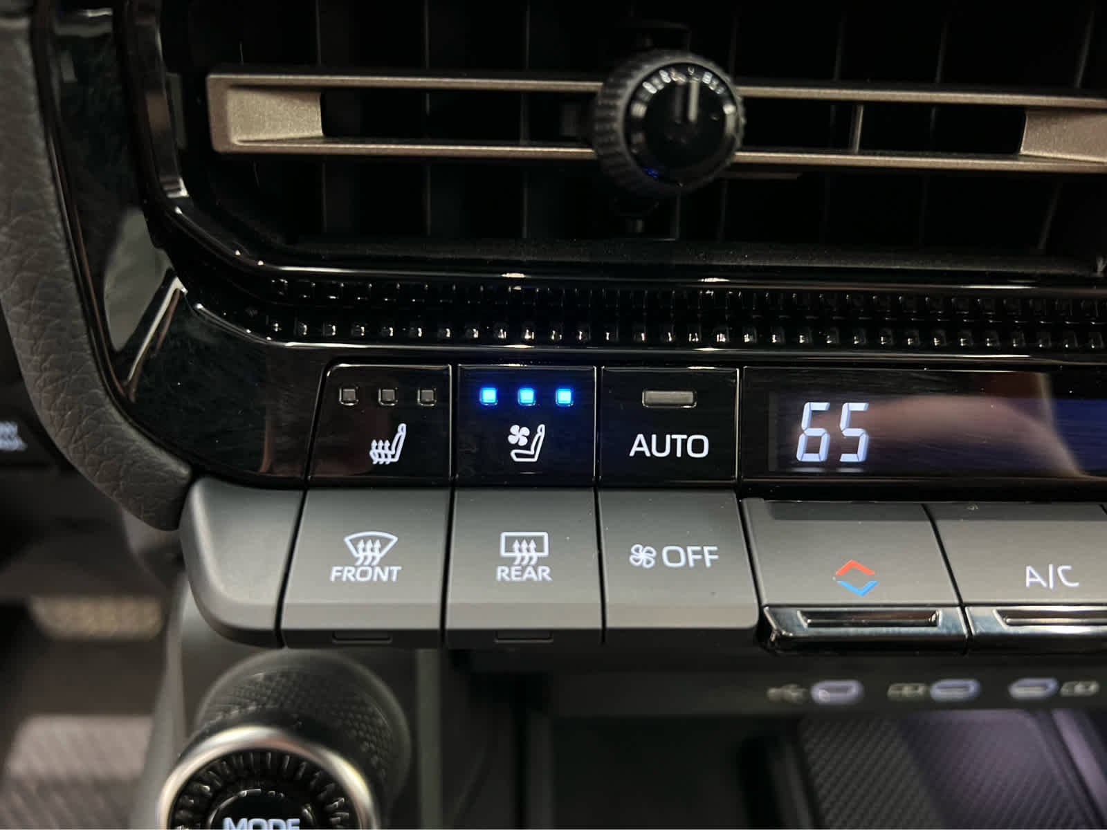Used 2025 Toyota Land Cruiser image 32