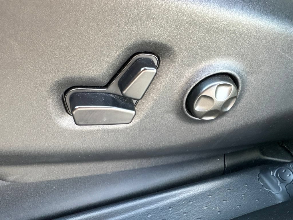 Used 2025 Chrysler Pacifica Select FWD image 19