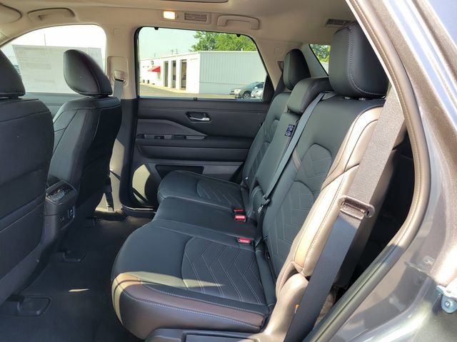 New 2025 Nissan Pathfinder Platinum w/ Cargo Package image 17