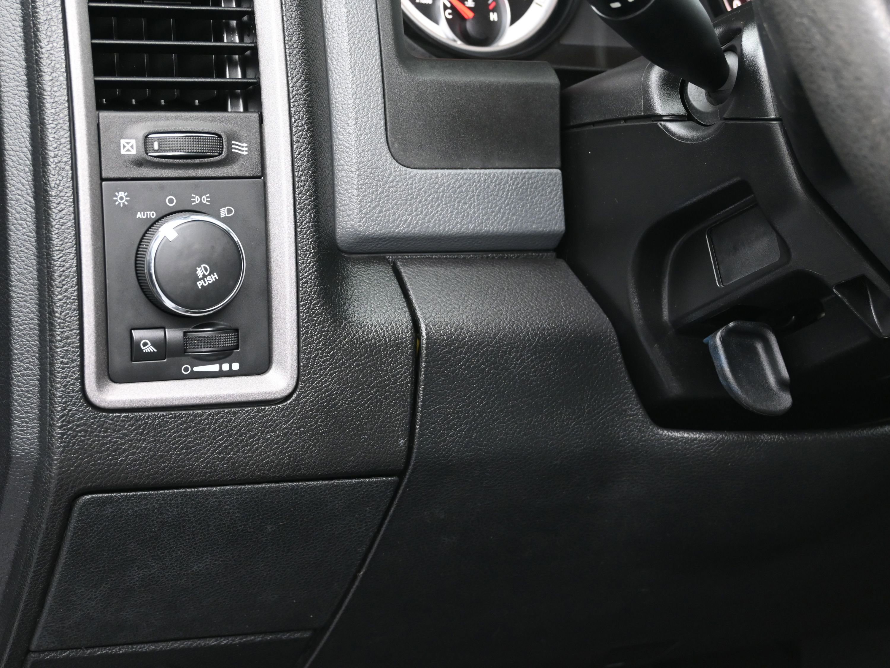 Used 2014 RAM 1500 Express image 22