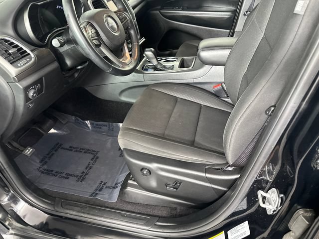 Used 2018 Jeep Grand Cherokee Laredo AWD/4WD image 4