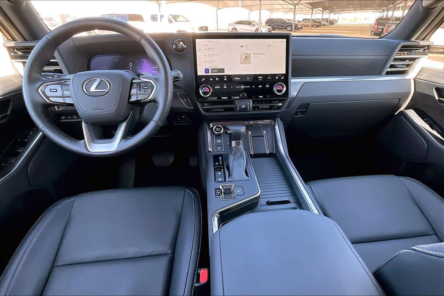Used 2025 Lexus GX 550 w/ Accessory Package (2T) image 15