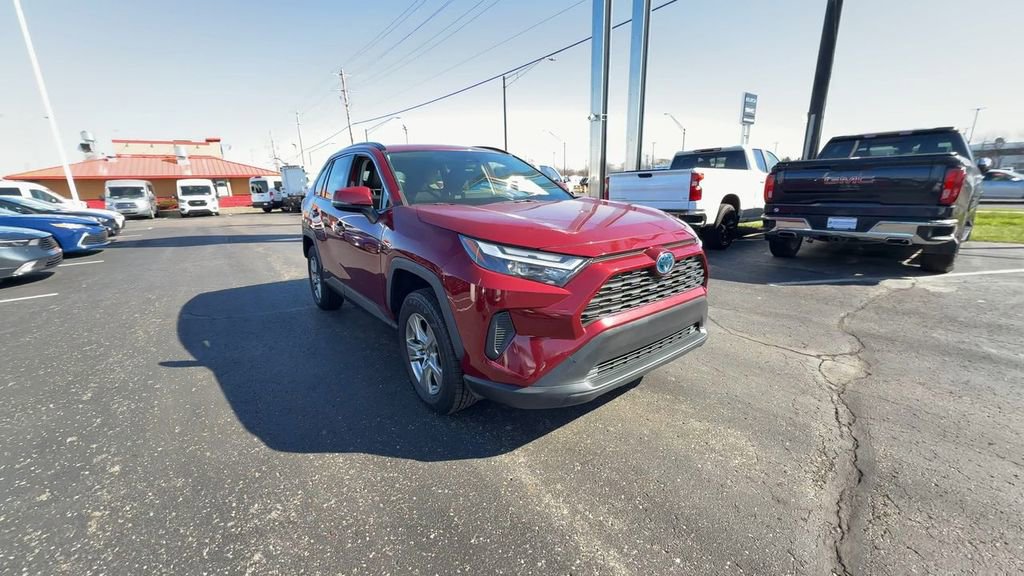 Used 2022 Toyota RAV4 XLE w/ Convenience Package image 2