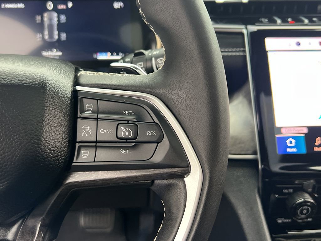 Used 2024 Jeep Grand Cherokee Limited w/ Luxury Tech Group II image 36