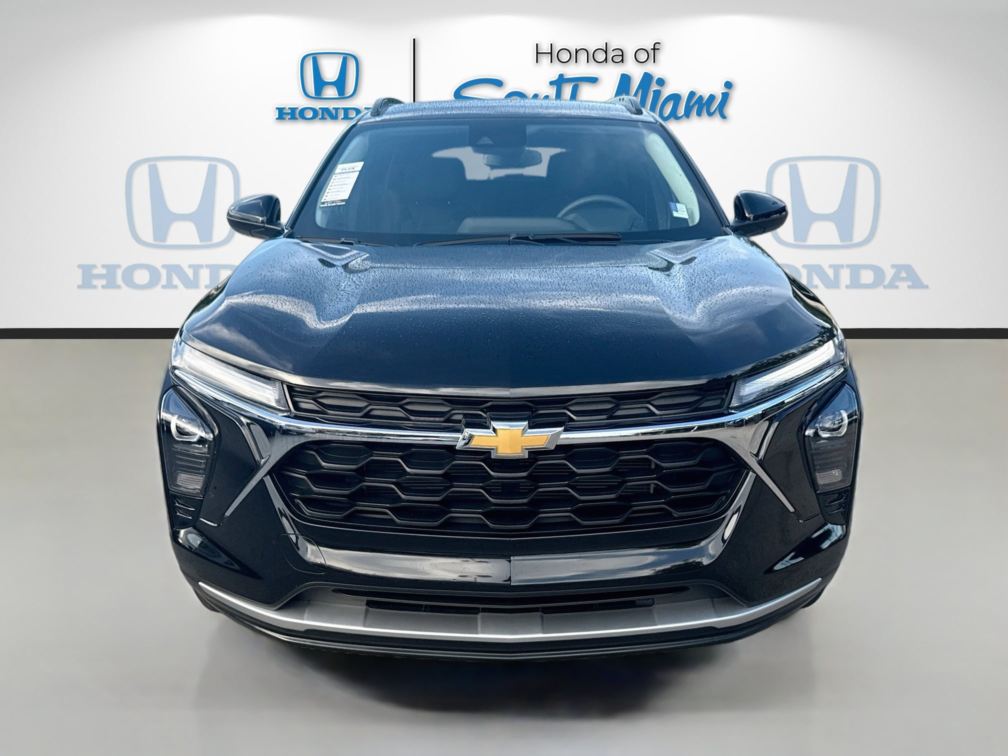 Used 2026 Chevrolet Trax LT FWD image 2