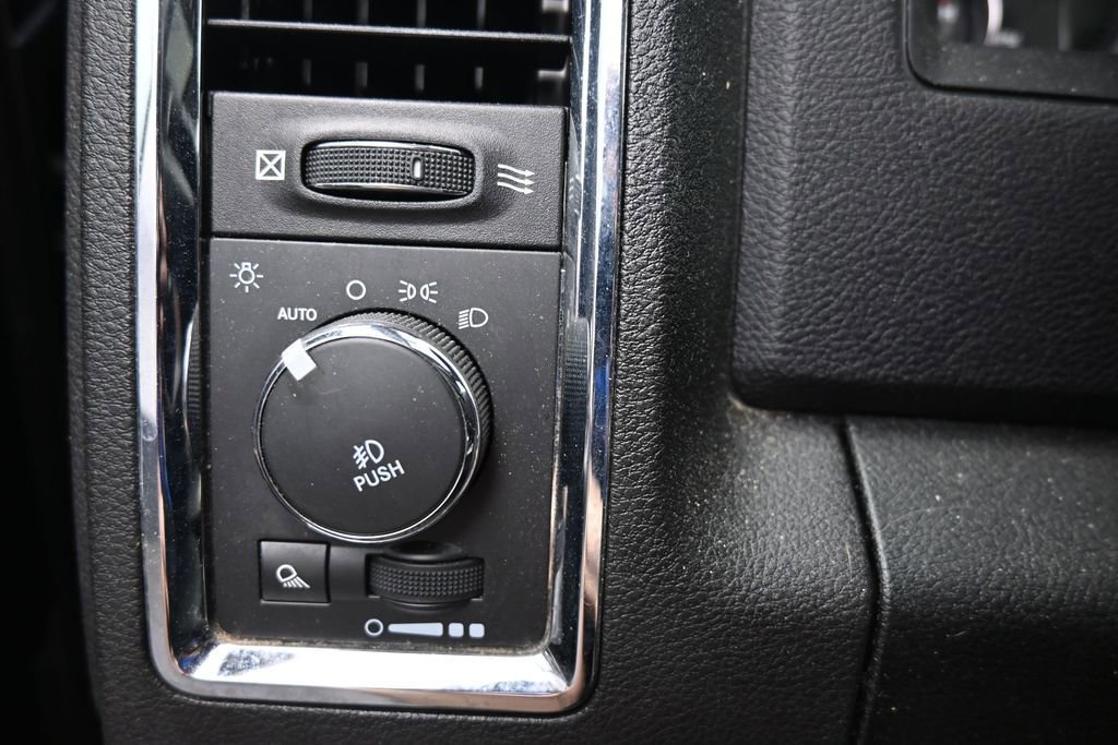 Used 2015 RAM 1500 Laramie w/ Convenience Group image 18