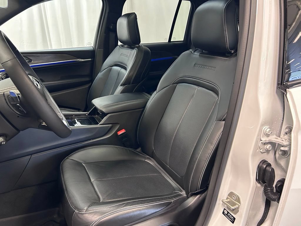 Used 2024 Jeep Grand Cherokee Overland AWD/4WD image 8