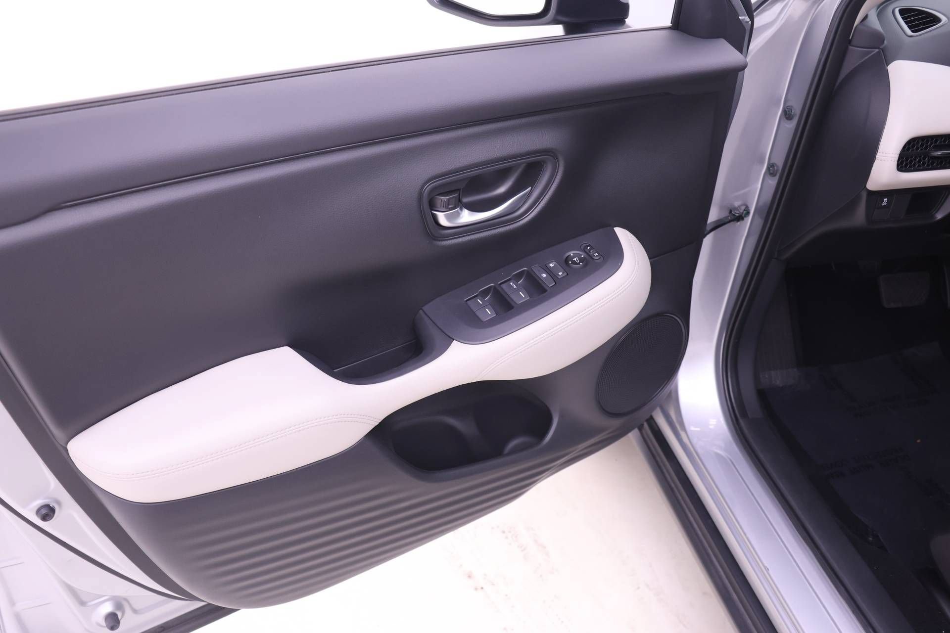 Certified 2025 Honda HR-V LX image 10