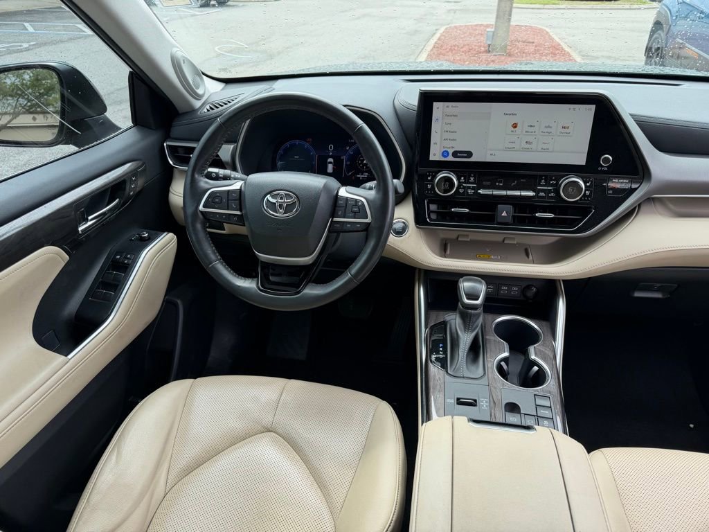 Used 2023 Toyota Highlander Limited image 22