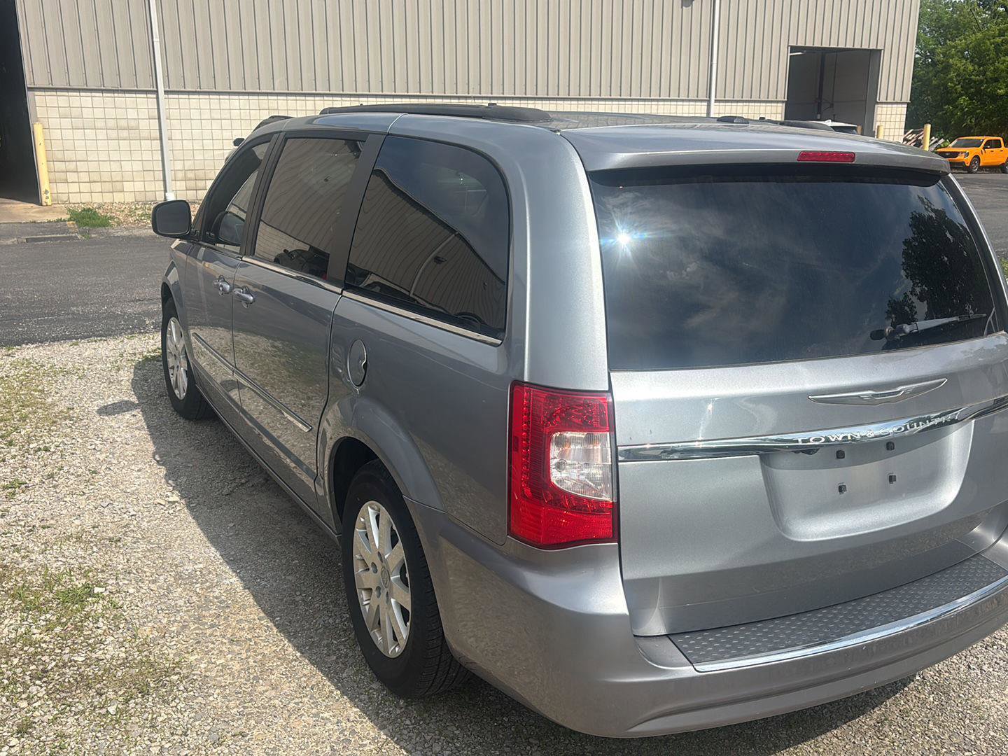 Used 2015 Chrysler Town & Country Touring FWD image 6